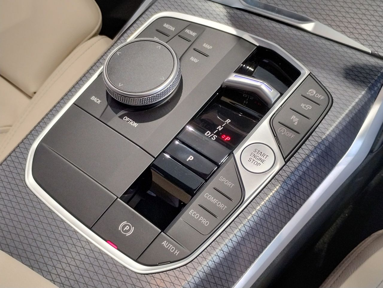 320d xDrive Berline RHD