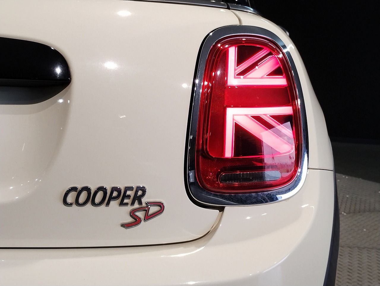F56 COOPER S D(AT)
