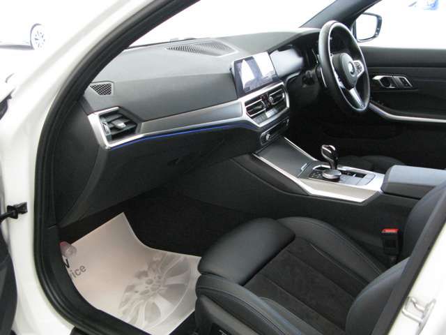 G20 320d xDrive RHD Saloon
