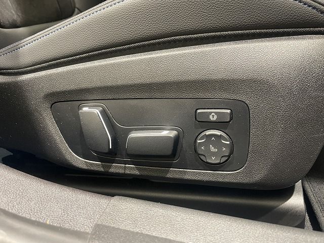 320d xDrive Berline RHD