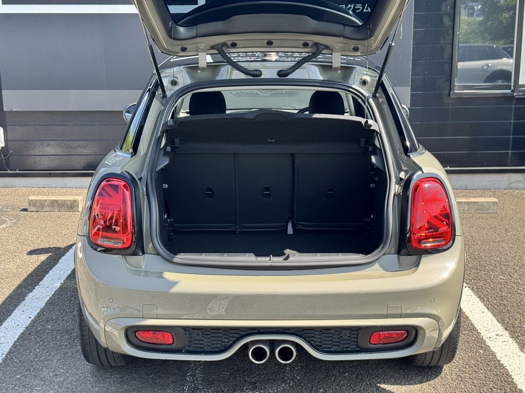F55 COOPER S D(AT)