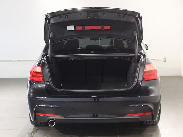 318I SEDAN RHD