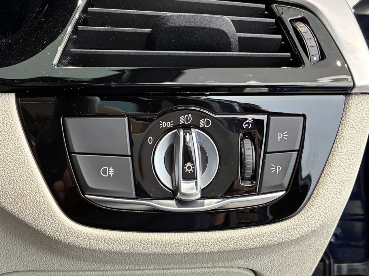 520d xDrive Sedan RHD