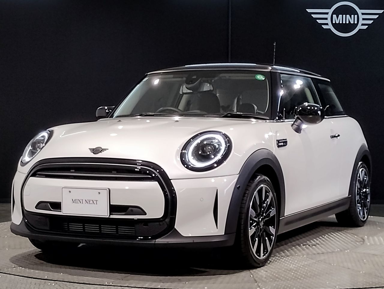 MINI COOPER 3 DOOR CAMDEN EDITION.