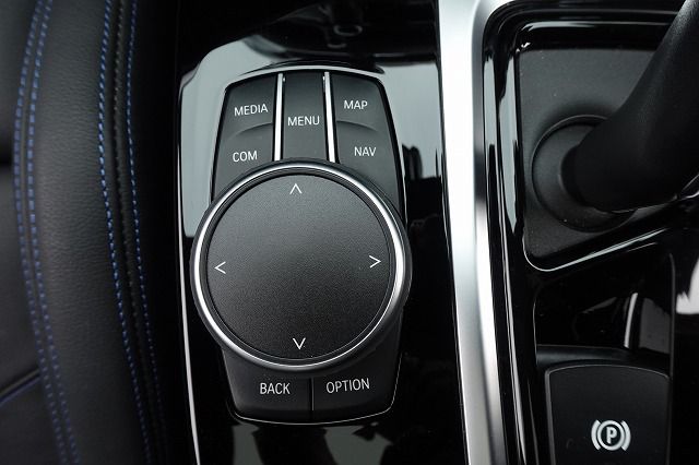 G01 X3 M40i RHD ZA