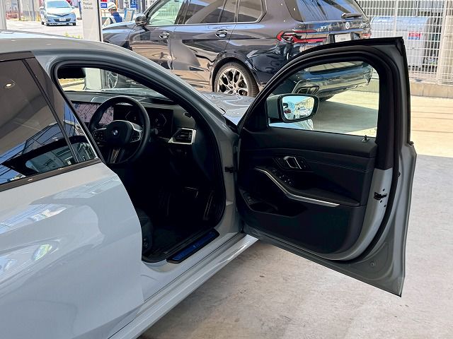 320d xDrive Berline RHD