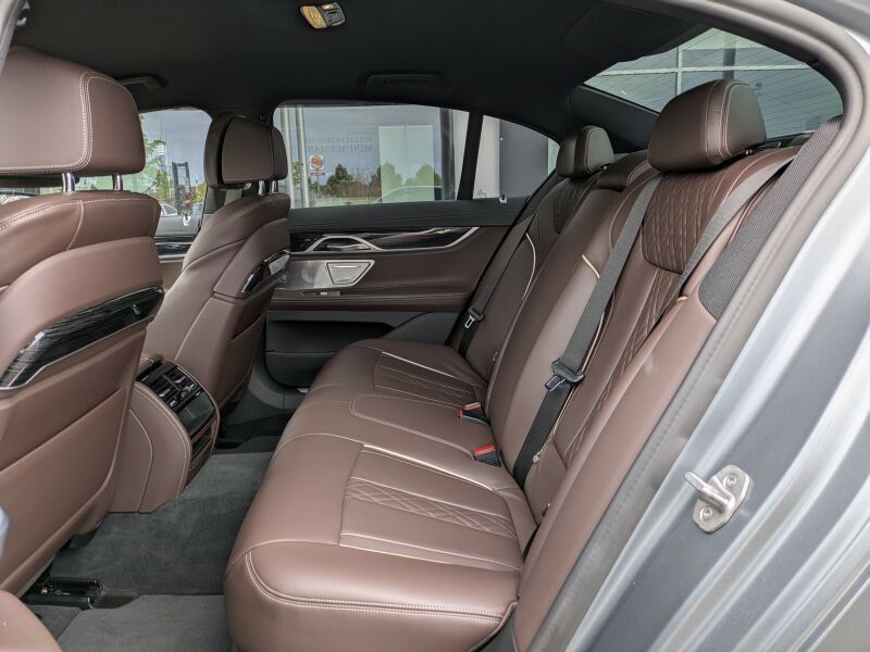 BMW 740