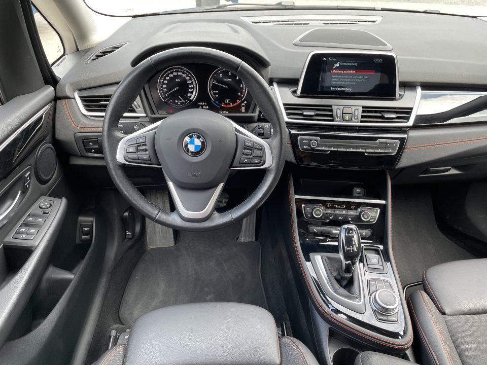 BMW 218