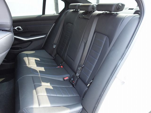 320d xDrive Berline RHD