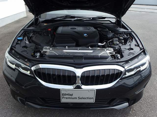 320i Sedan RHD