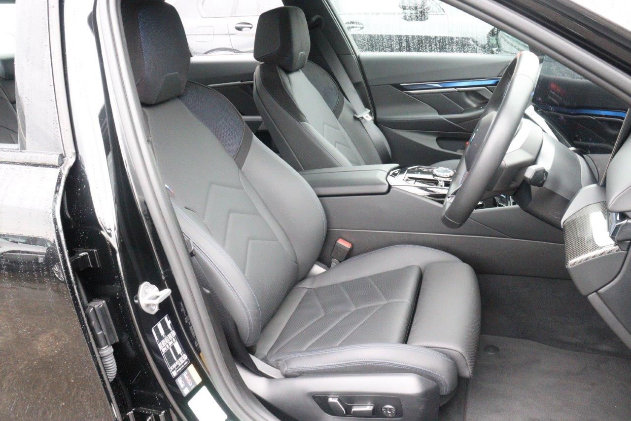 BMW i5 M60 xDrive Sedan RHD