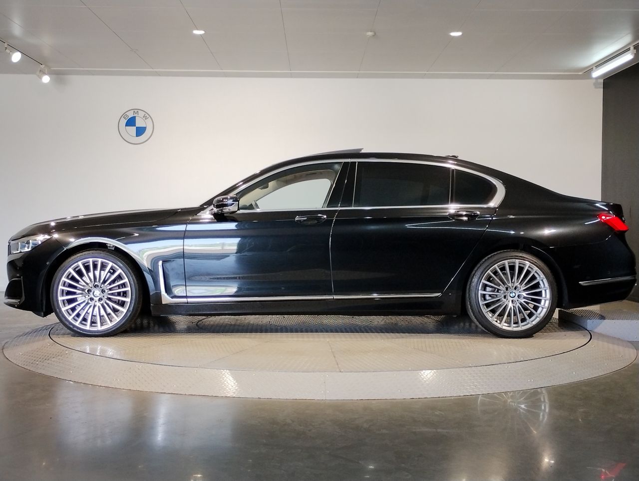 G12 740Li Saloon LCI