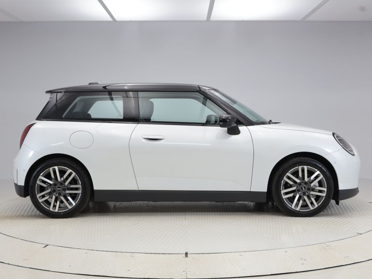 J01 MINI Cooper SE