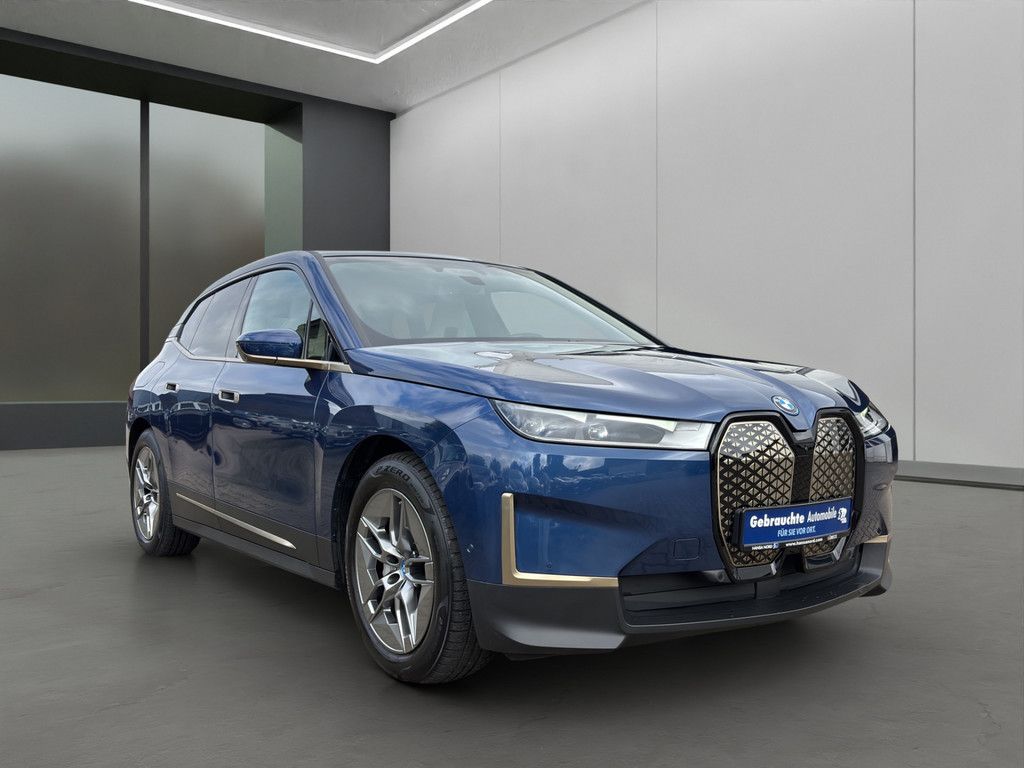 BMW iX