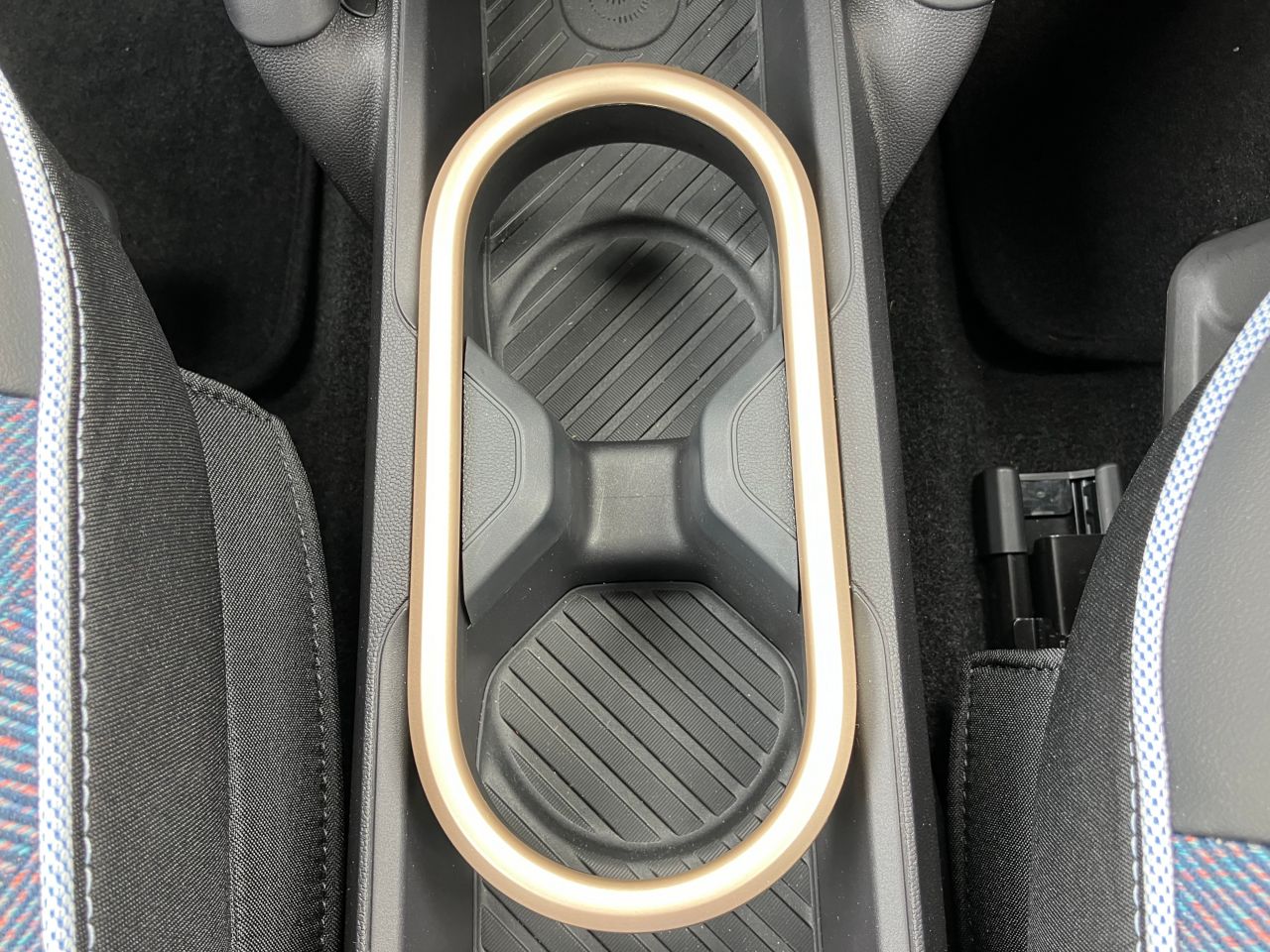 J01 MINI Cooper E