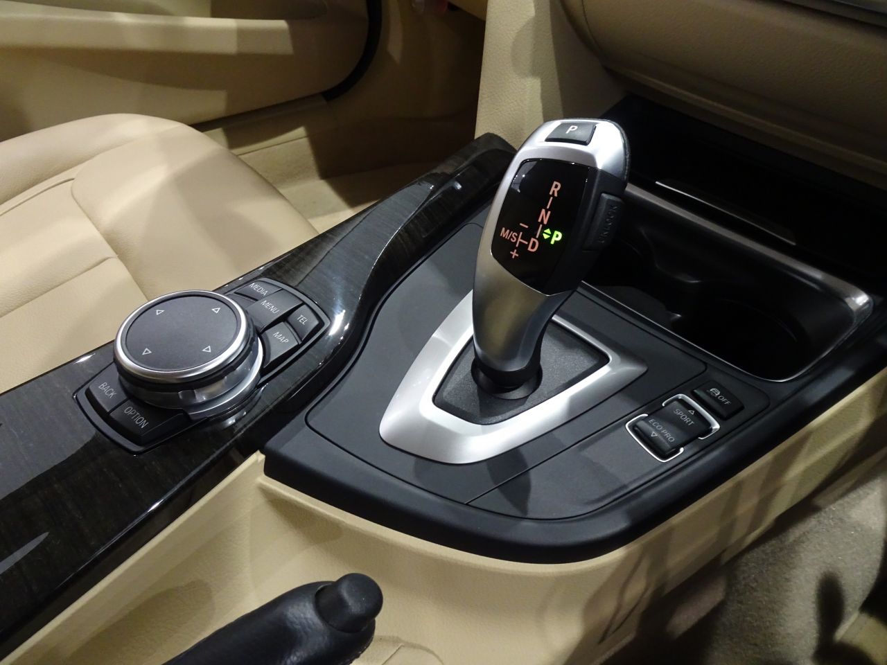 320I XDRIVE TOURING RHD