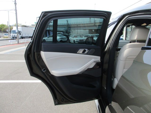 X* xDrive30d RHD