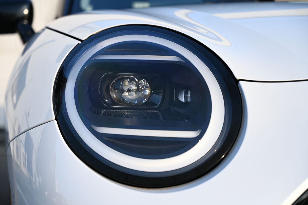 J01 MINI Cooper E