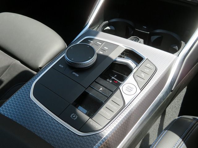320d xDrive Berline RHD