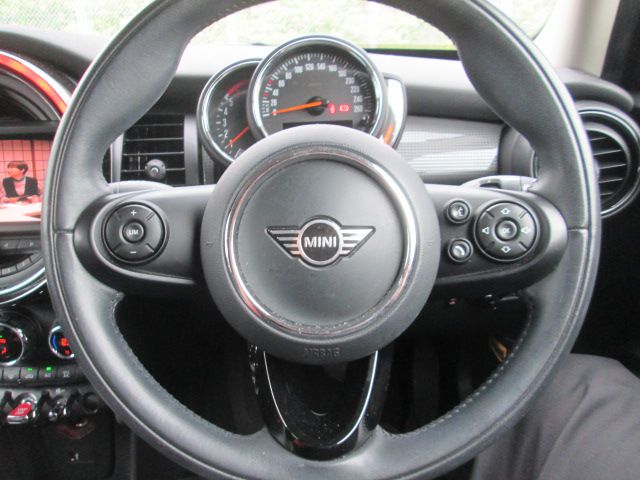 MINI F55 Cooper D 5dr Hatch LCI