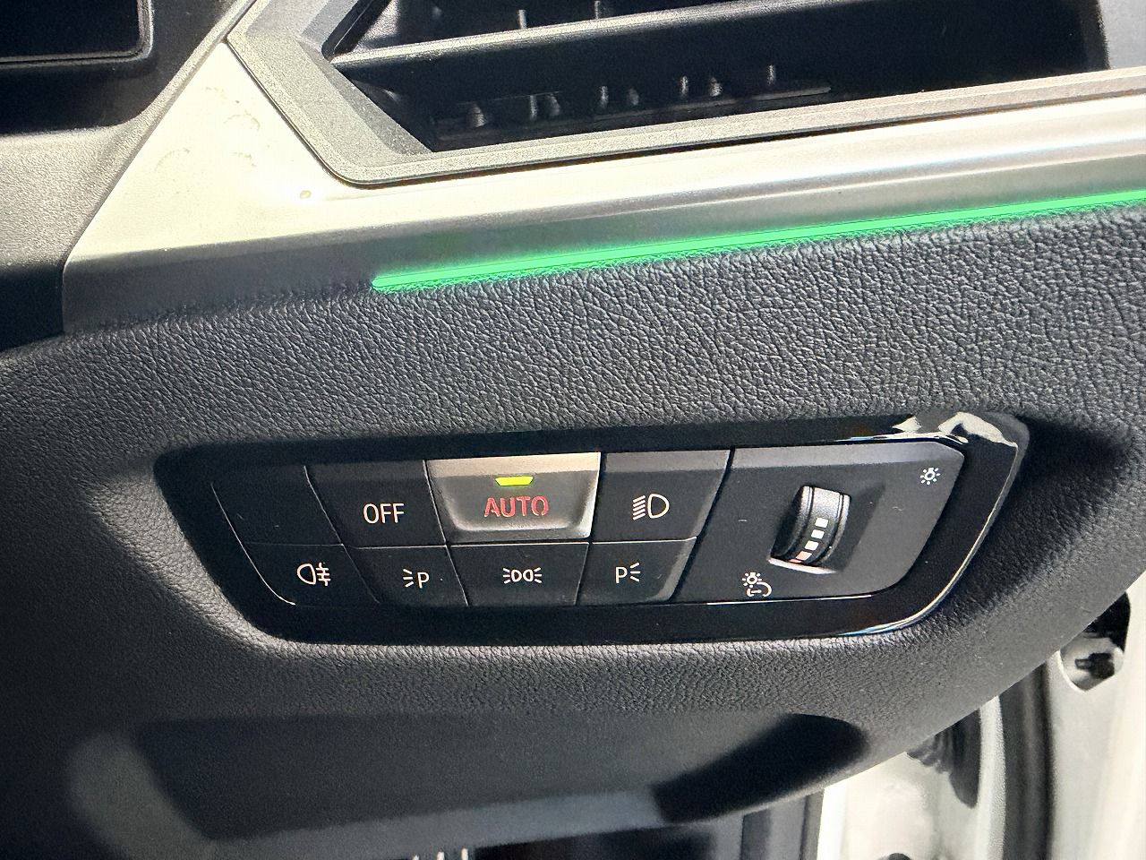 320d xDrive Berline RHD