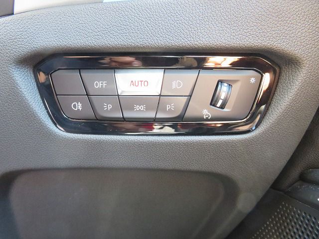 320d xDrive Berline RHD