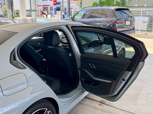 320d xDrive Berline RHD