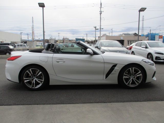 G29 z4 sDrive20i RHD