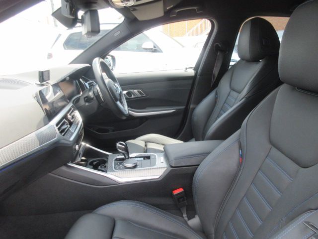 G20 320d xDrive RHD Saloon