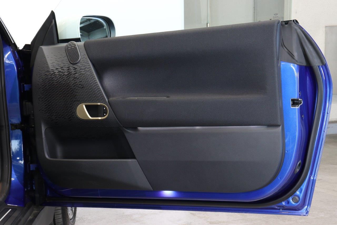 J01 MINI Cooper E