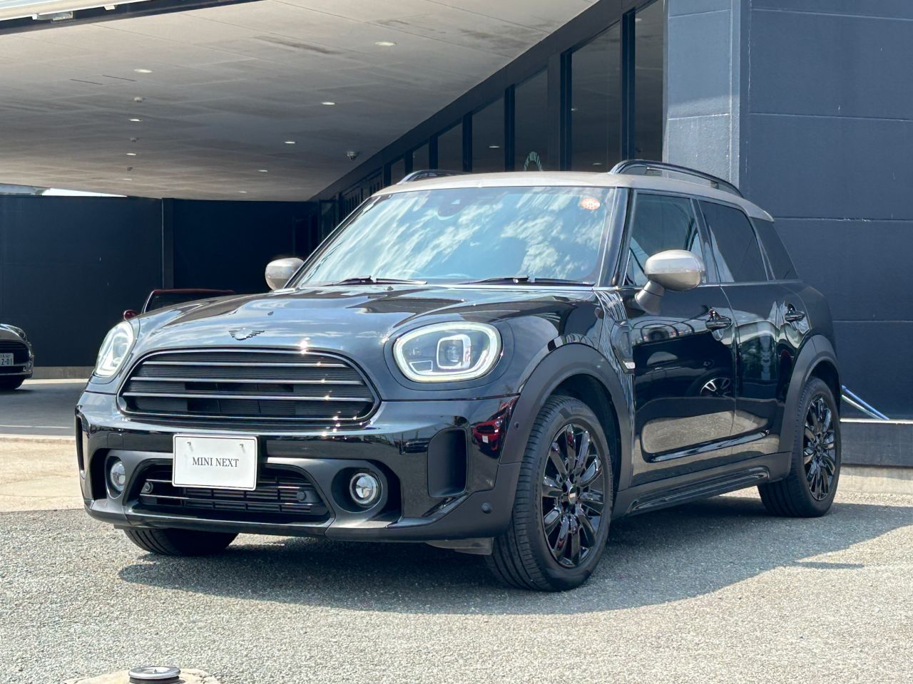 MINI COOPER D CROSSOVER SHADOW EDITION.
