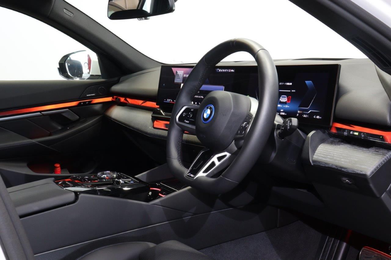 BMW i5 eDrive40 M Sport RHD