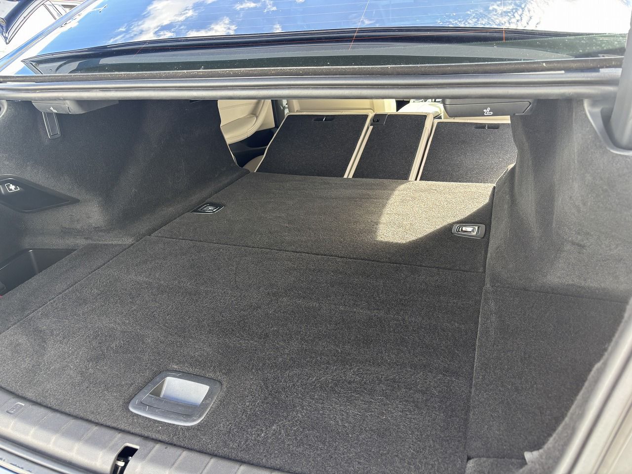 530e Sedan RHD