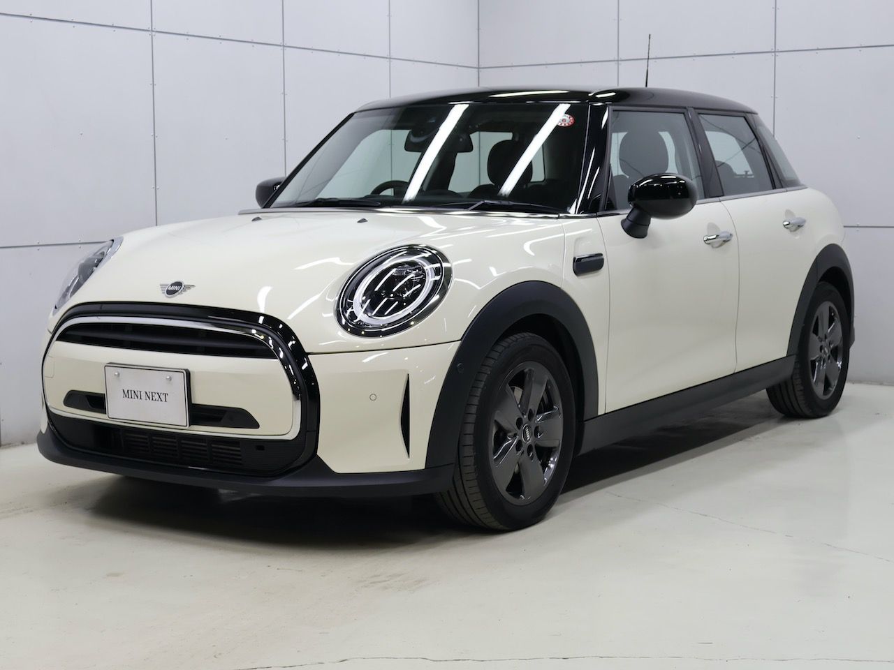 MINI COOPER 5 DOOR.