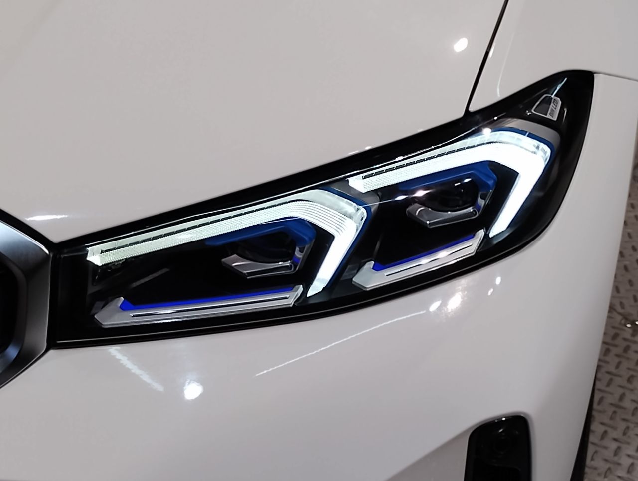 320d xDrive Berline RHD