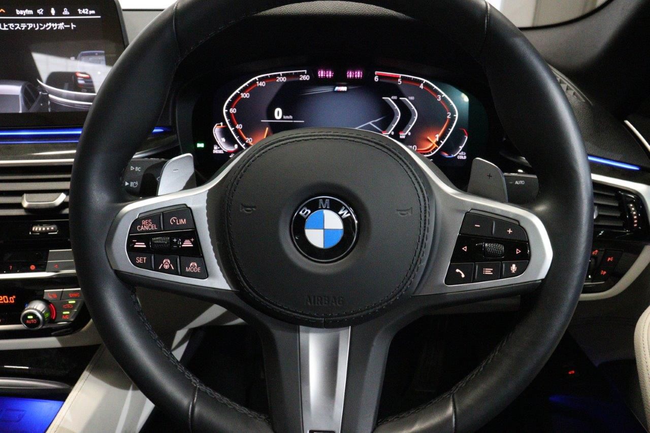 520d xDrive Sedan RHD