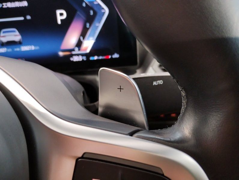 320d xDrive Berline RHD