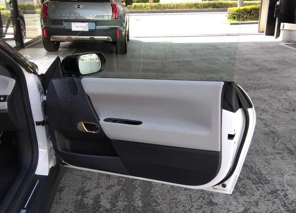 J01 MINI Cooper SE