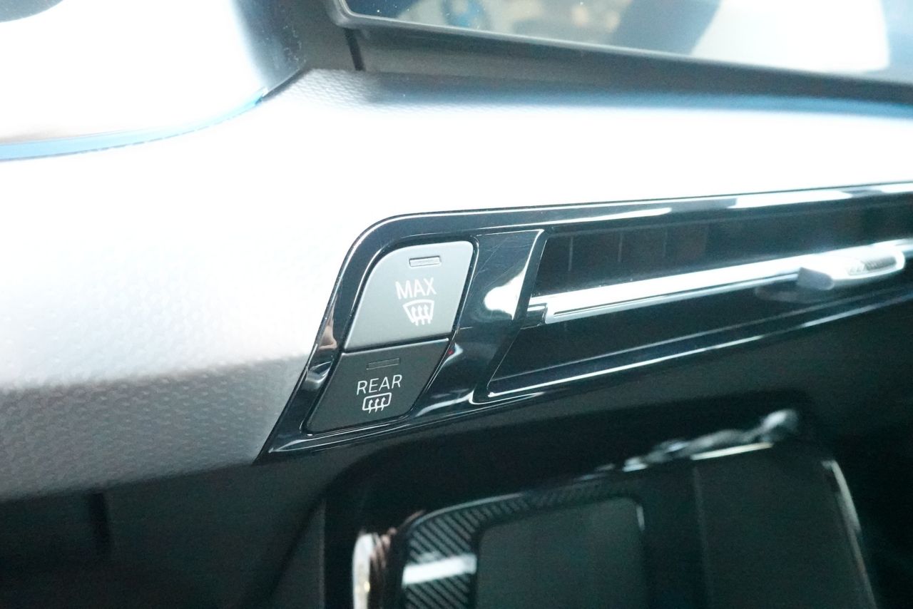 U11 iX1 xDrive30