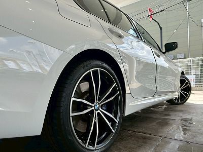 G20 330e Saloon RHD