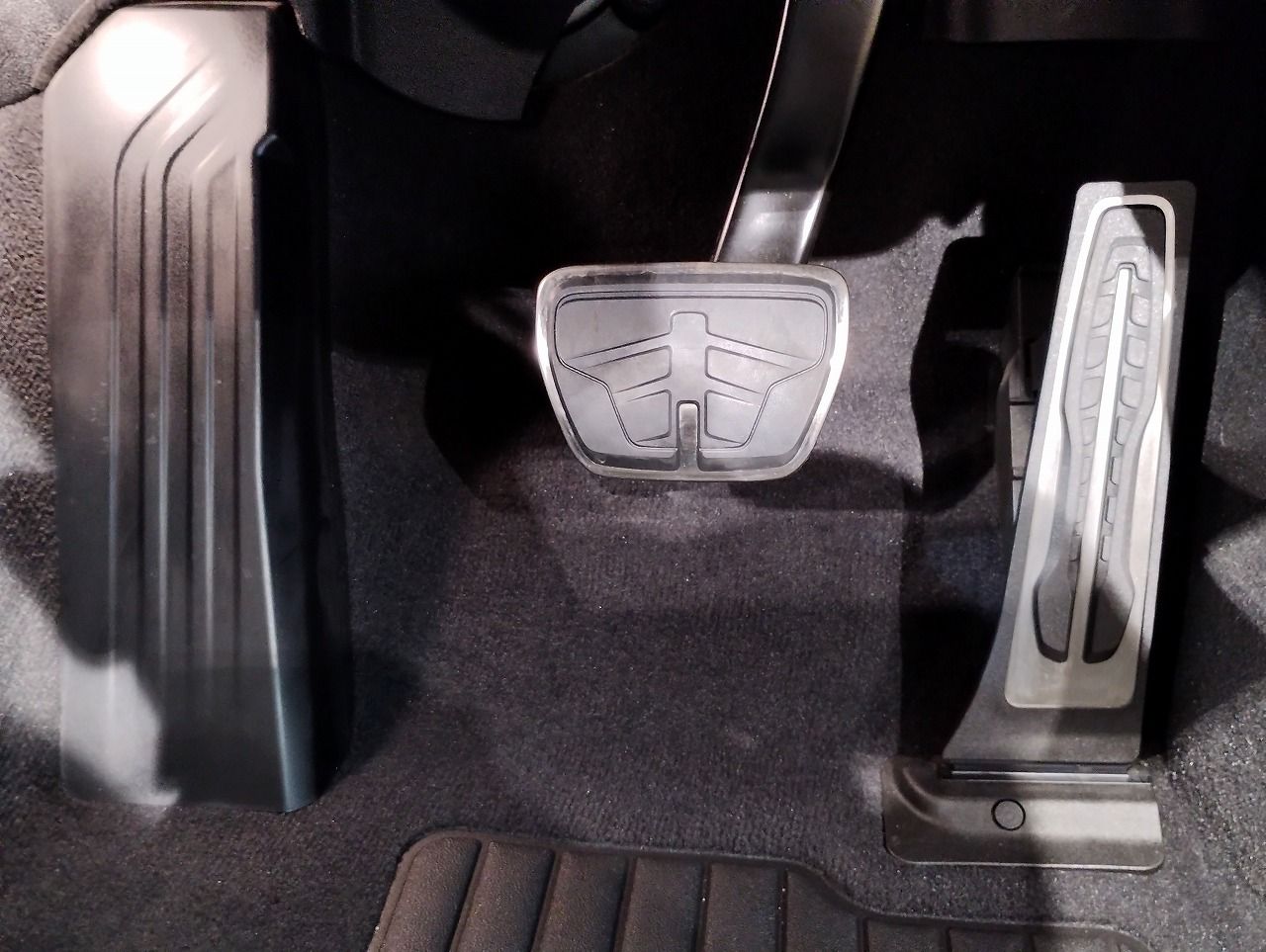 G29 z4 sDrive20i RHD