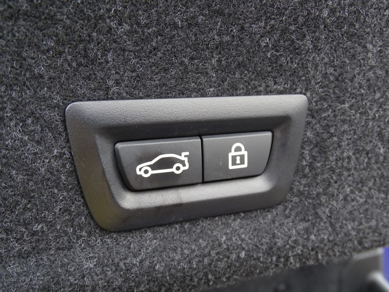 G20 320d xDrive RHD Saloon