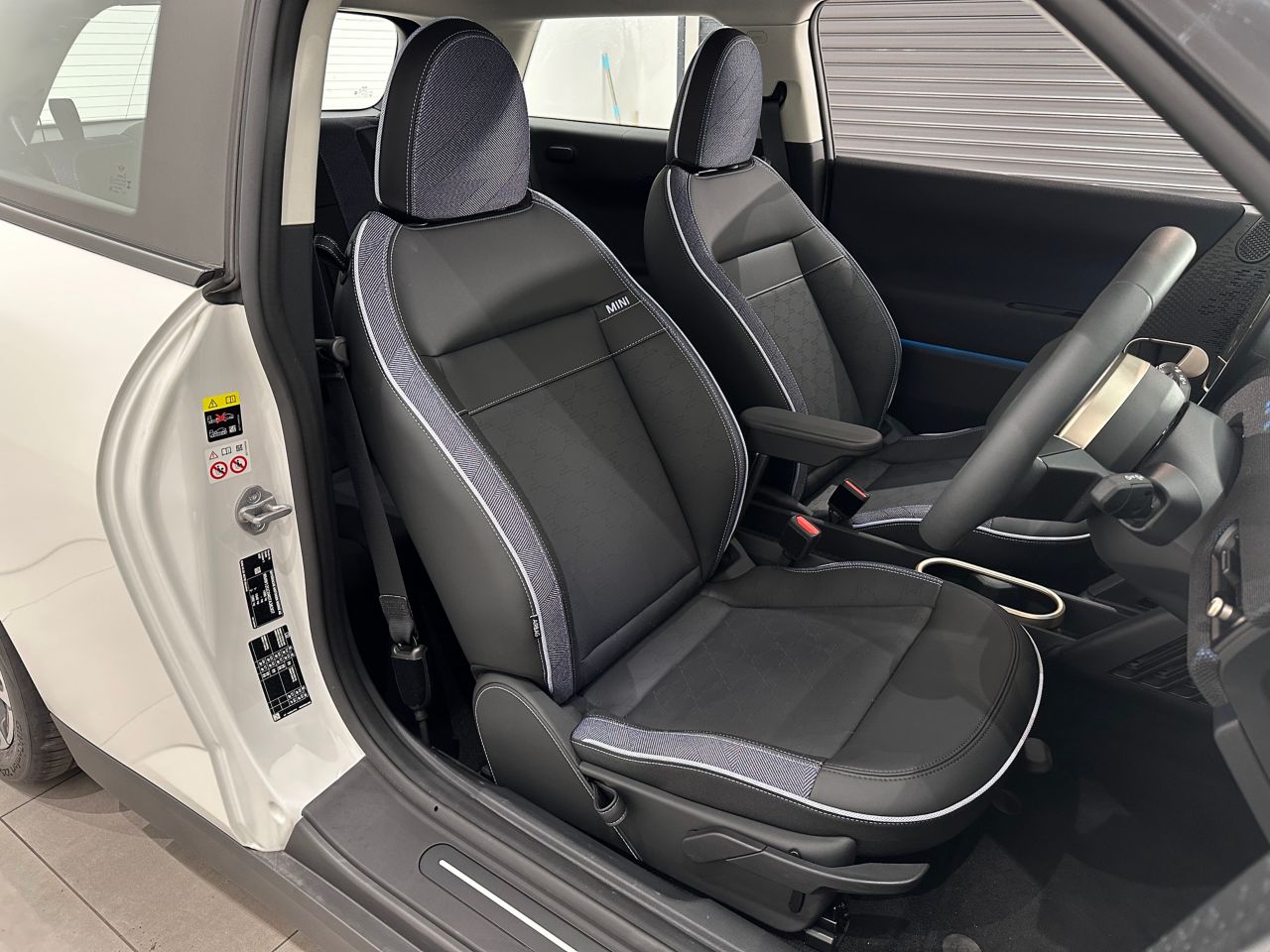 J01 MINI Cooper E