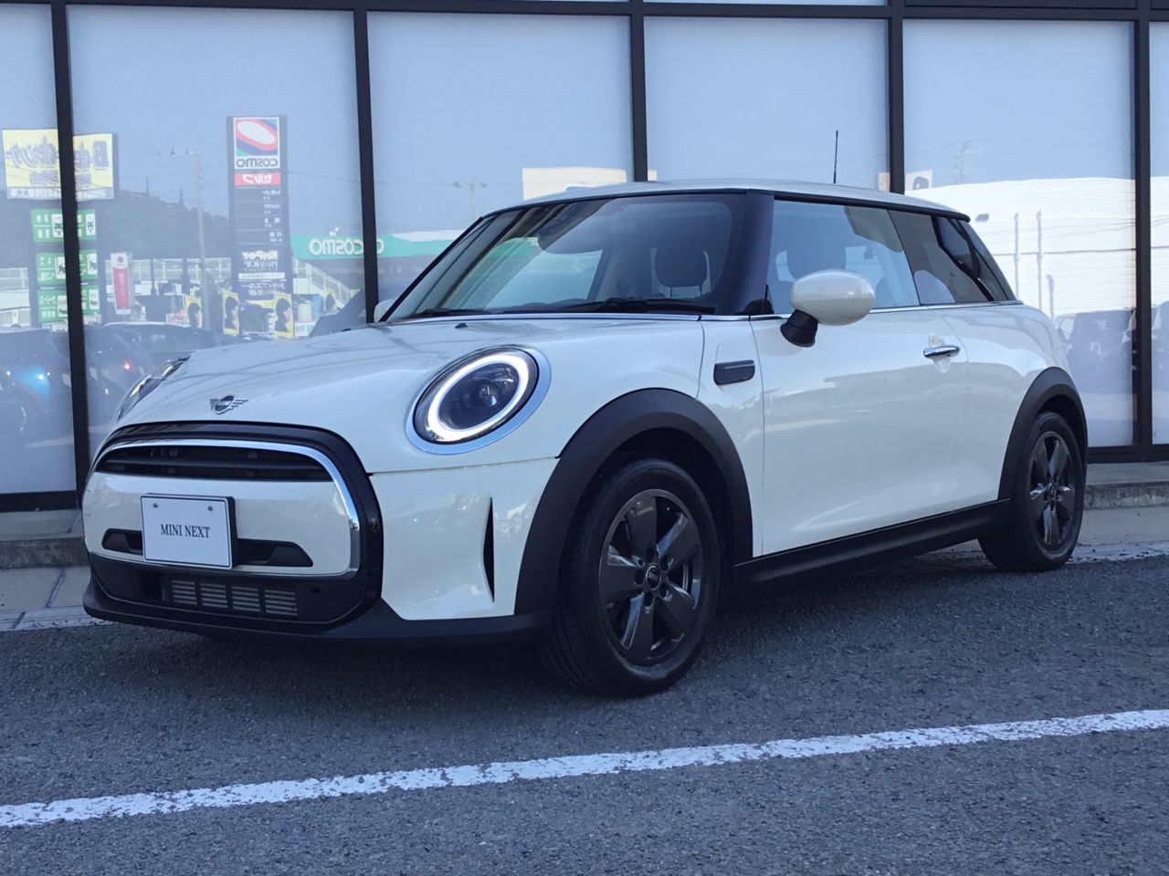 THE NEW MINI COOPER 3 DOOR.
