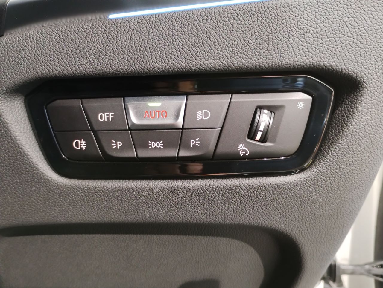 320d xDrive Berline RHD