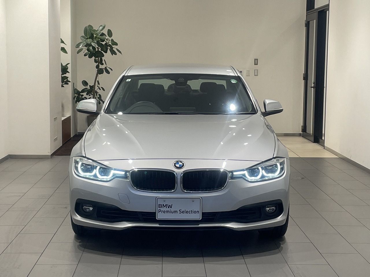318I SEDAN RHD