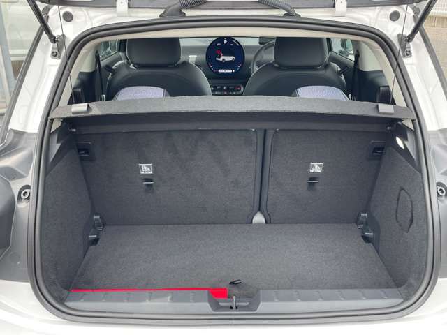 J01 MINI Cooper E