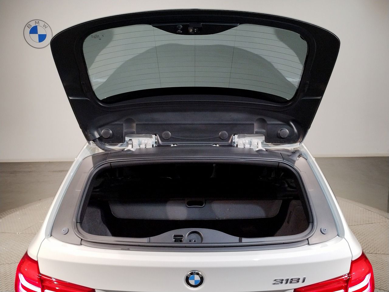 318I TOURING RHD