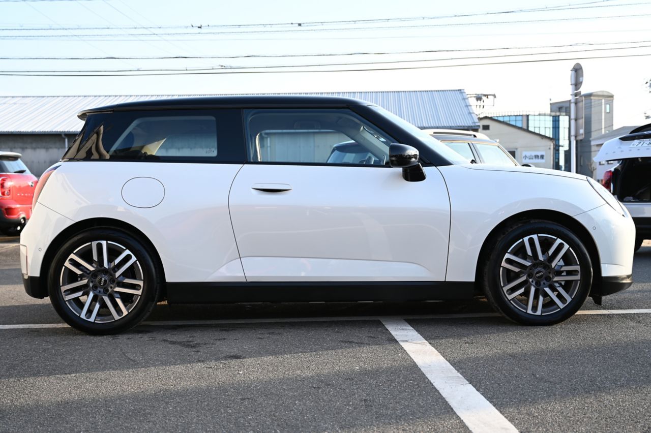 J01 MINI Cooper E