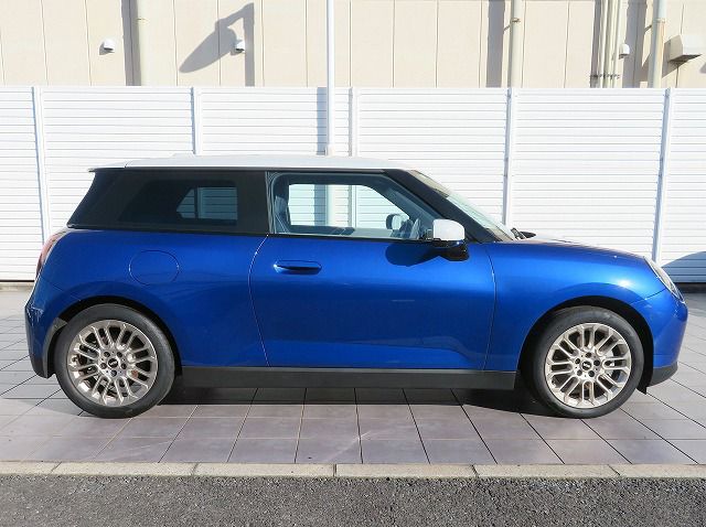 J01 MINI Cooper SE
